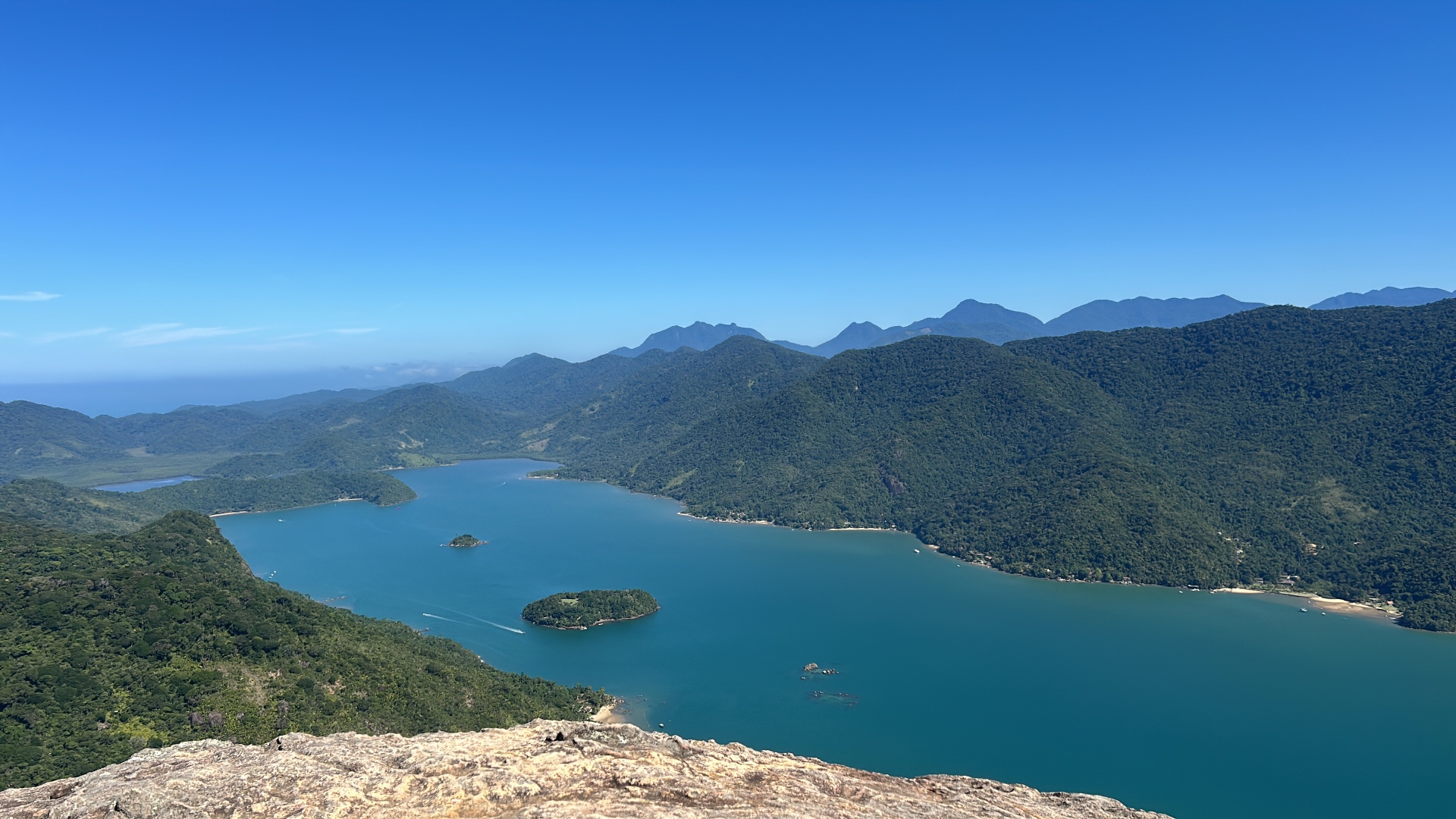Vista panorâmica do Saco do Mamanguá, o fiorde tropical de Paraty