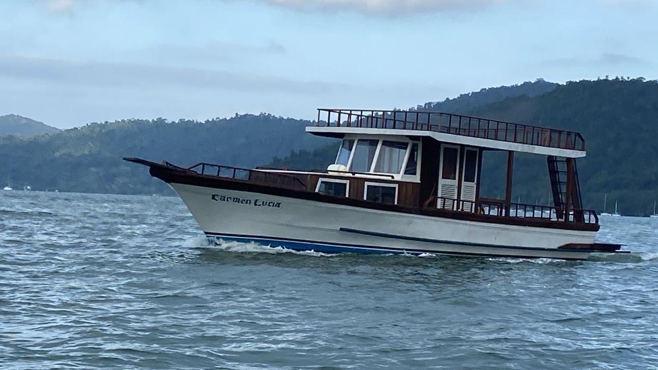 Barco Carmen Lucia em Paraty