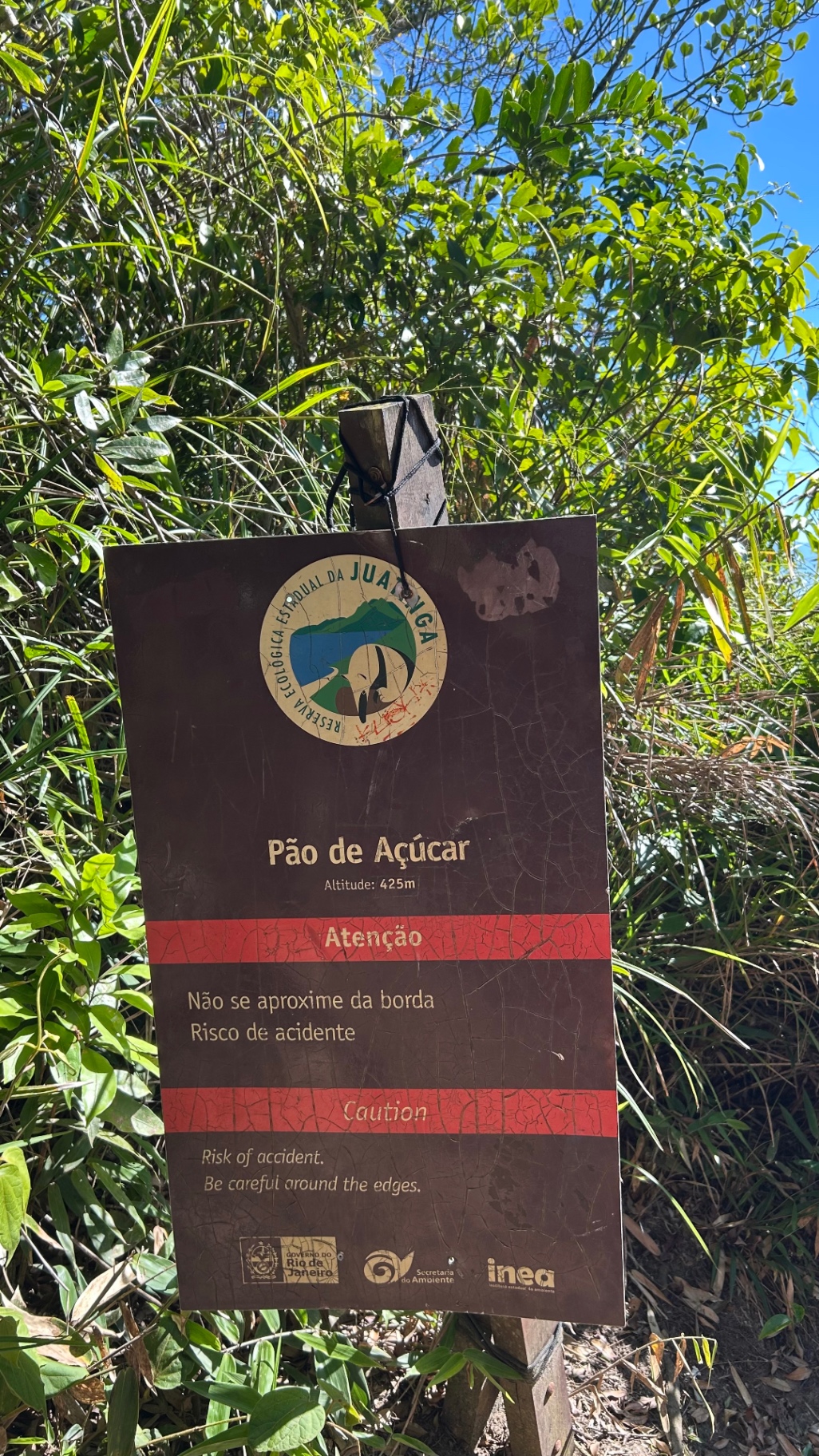 Placa do Pão de Açúcar na Reserva Ecológica da Juatinga